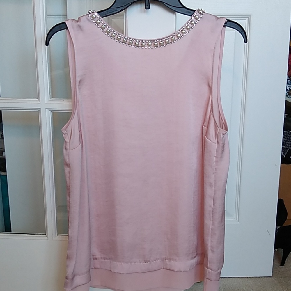 Top, pretty light pink with embellishments are nec